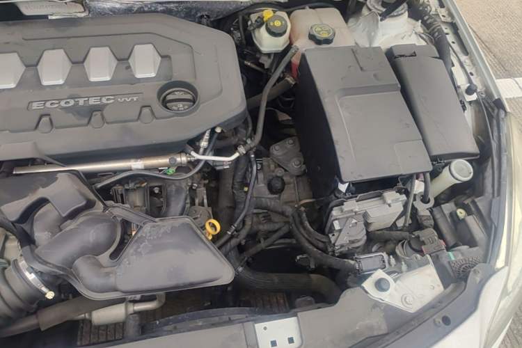 Used Buick Regal 2012 2.0L Comfort Edition Engine Bay Left