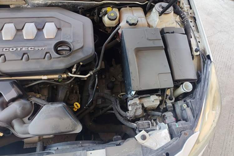 Used Buick Regal 2012 2.0L Comfort Edition Engine Bay Left