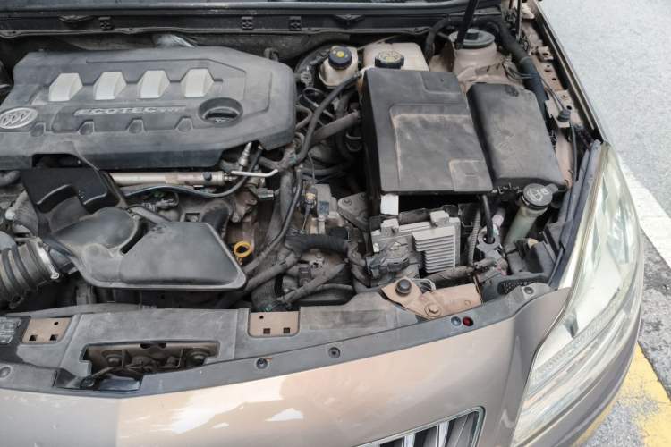 Used Buick Regal 2012 2.0L Comfort Edition Engine Bay Left