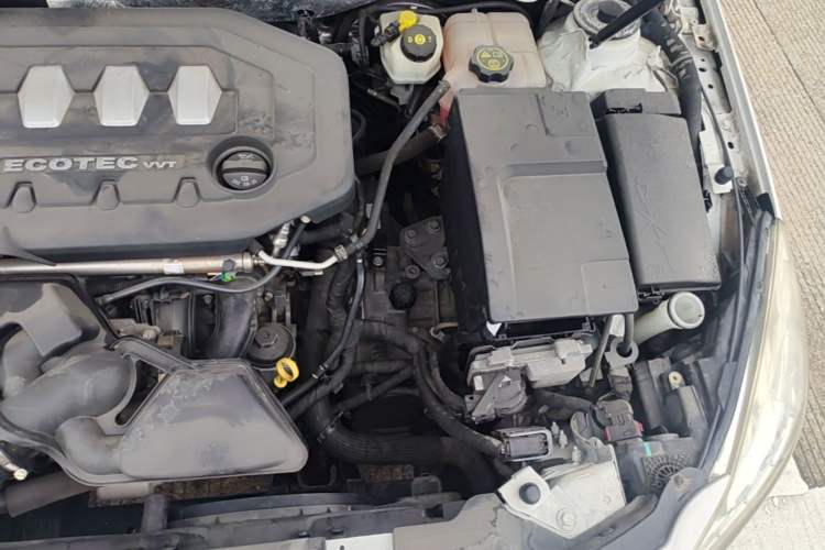 Used Buick Regal 2012 2.0L Comfort Edition Engine Bay Left