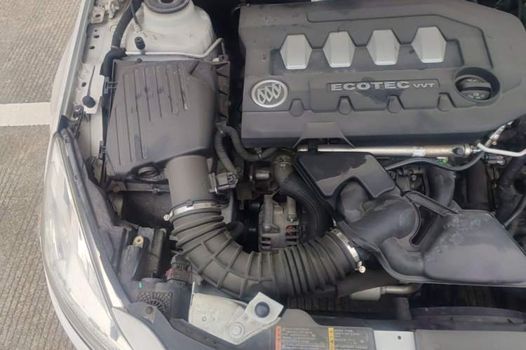 Used Buick Regal 2012 2.0L Comfort Edition Engine Bay Right