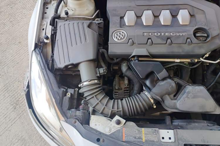 Used Buick Regal 2012 2.0L Comfort Edition Engine Bay Right