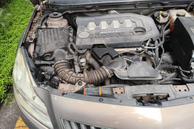 Used Buick Regal 2012 2.0L Comfort Edition Engine Bay Right