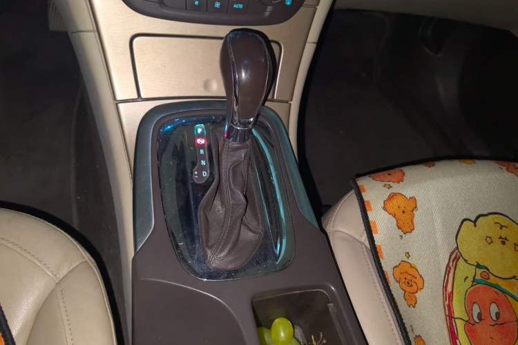 Used Buick Regal 2012 2.0L Luxury Edition Gear Lever