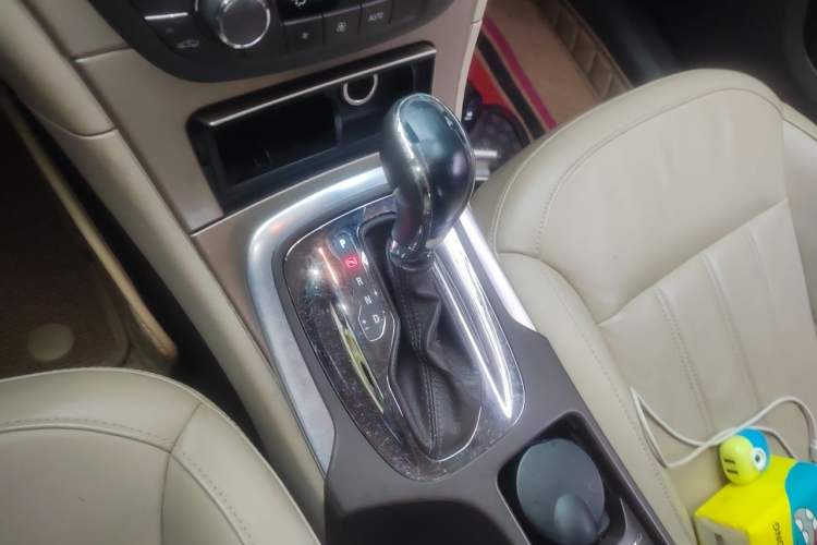 Used Buick Regal 2012 2.0L Luxury Edition Gear Lever