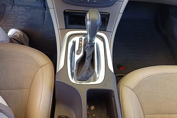 Used Buick Regal 2012 2.0L Comfort Edition Gear Lever