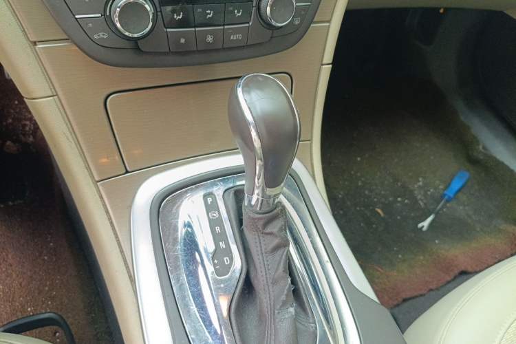 Used Buick Regal 2012 2.0L Comfort Edition Gear Lever