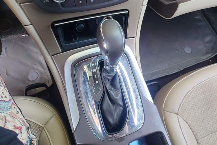 Used Buick Regal 2012 2.0L Comfort Edition Gear Lever