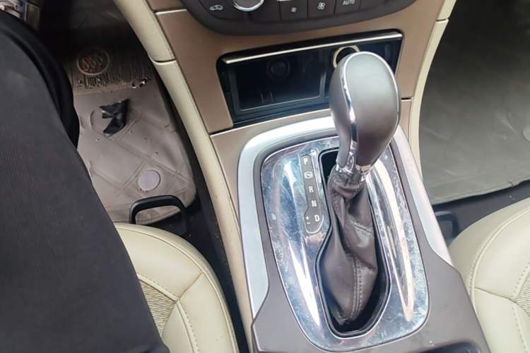 Used Buick Regal 2012 2.0L Comfort Edition Gear Lever