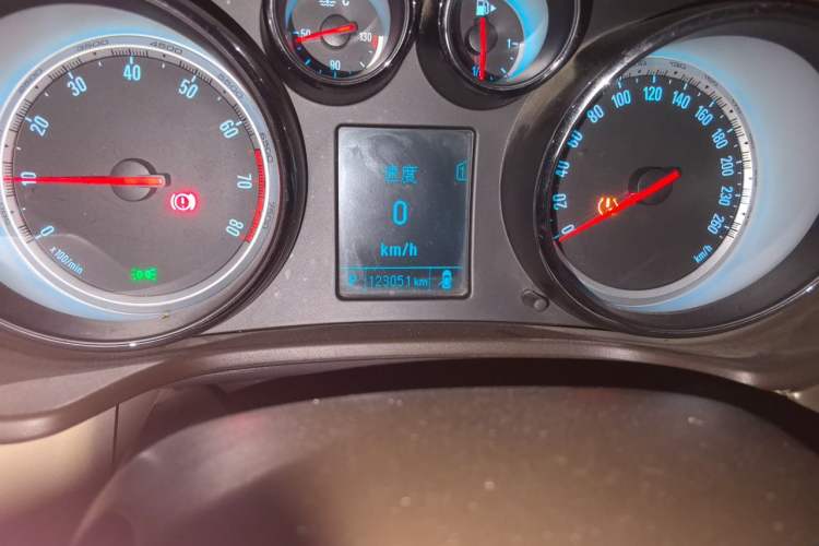 Used Buick Regal 2012 2.0L Luxury Edition Odometer Close Up