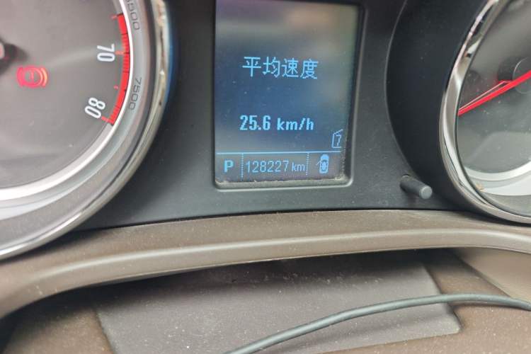 Used Buick Regal 2012 2.0L Comfort Edition Odometer Close Up
