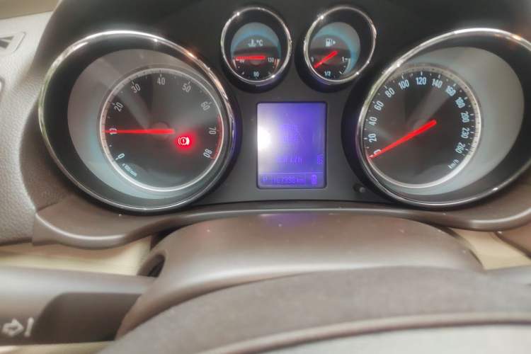 Used Buick Regal 2012 2.0L Luxury Edition Odometer Close Up