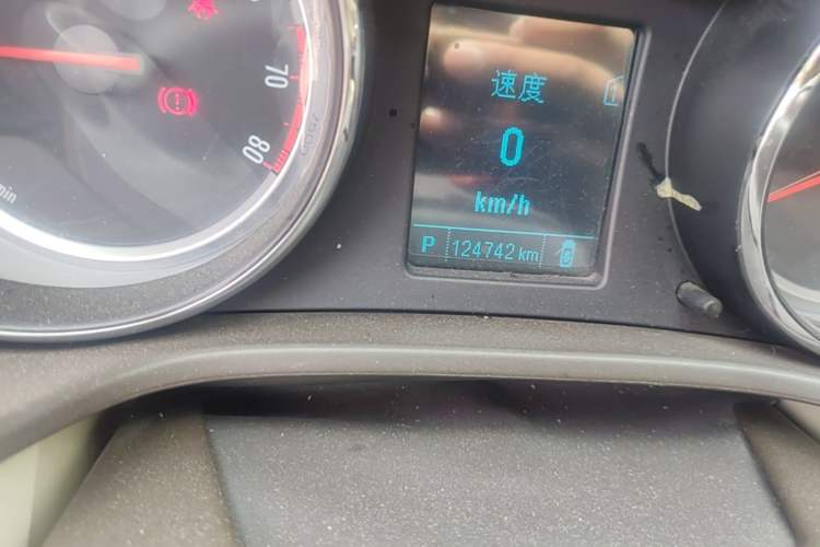 Used Buick Regal 2012 2.0L Comfort Edition Odometer Close Up