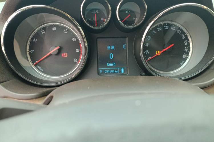 Used Buick Regal 2012 2.0L Comfort Edition Odometer Close Up