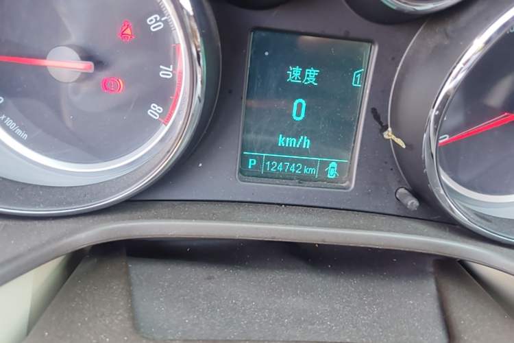 Used Buick Regal 2012 2.0L Comfort Edition Odometer Close Up