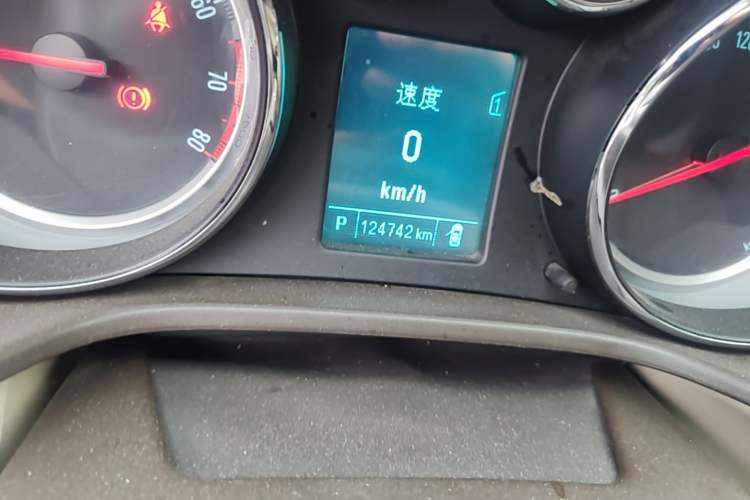 Used Buick Regal 2012 2.0L Comfort Edition Odometer Close Up