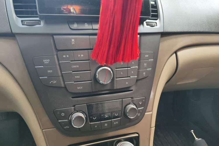 Used Buick Regal 2012 2.0L Comfort Edition Audio And AC Panel