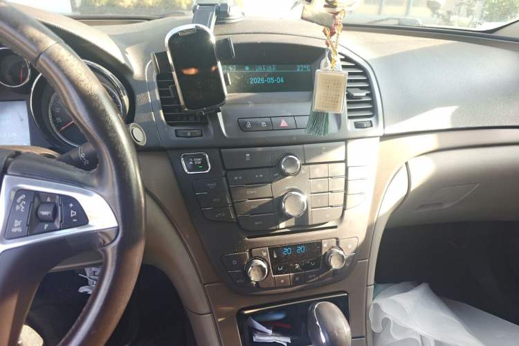 Used Buick Regal 2012 2.0L Luxury Edition Audio And AC Panel