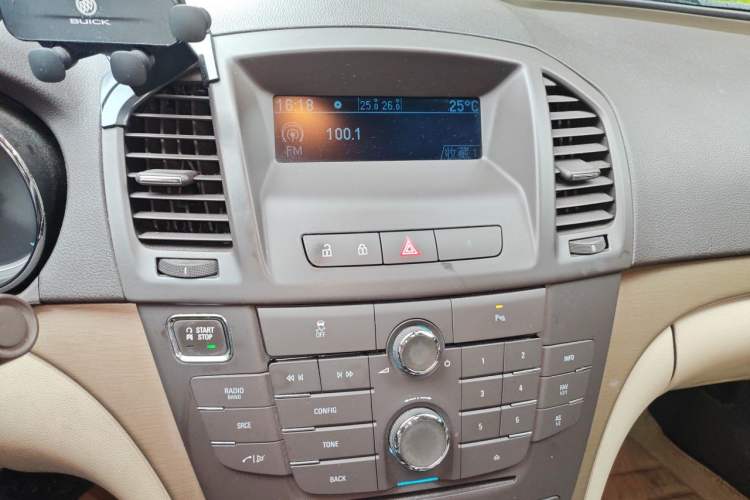 Used Buick Regal 2012 2.0L Luxury Edition Audio And AC Panel