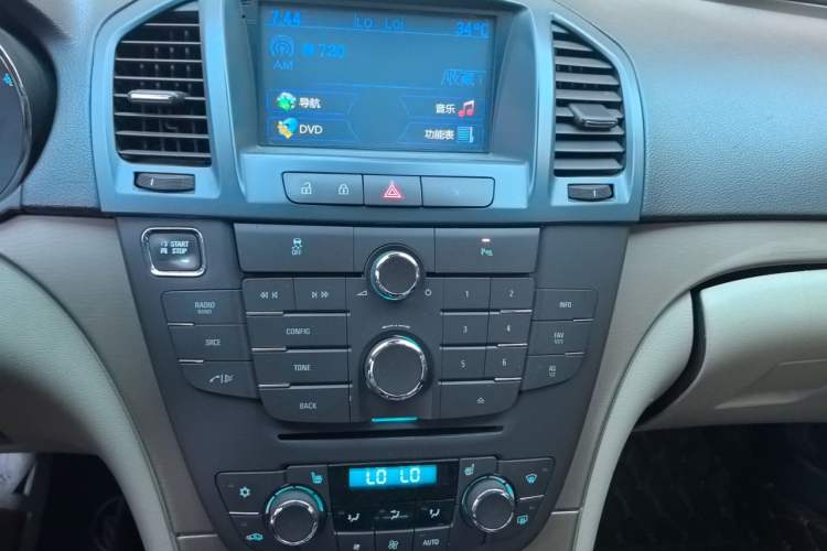 Used Buick Regal 2012 2.0L Luxury Edition Audio And AC Panel