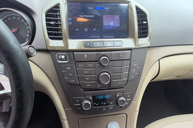 Used Buick Regal 2012 2.0L Luxury Edition Audio And AC Panel