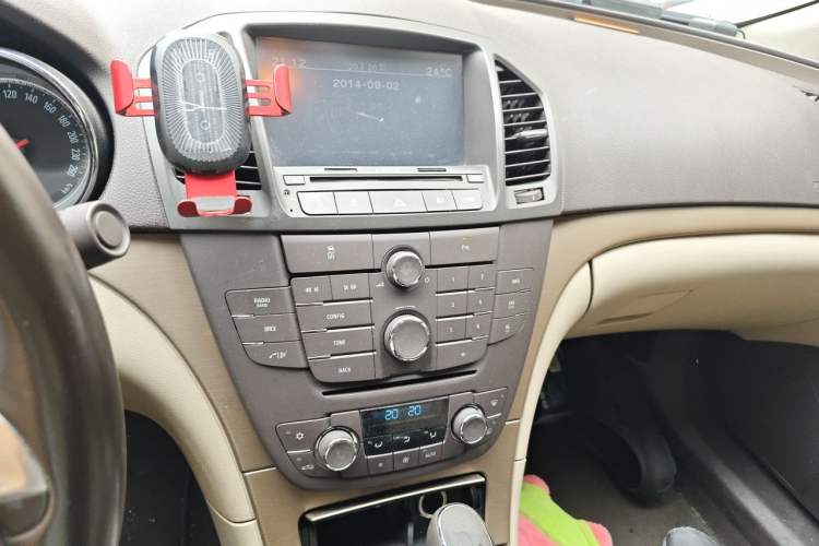 Used Buick Regal 2012 2.0L Comfort Edition Audio And AC Panel