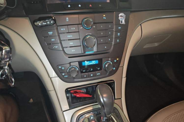 Used Buick Regal 2012 2.0L Comfort Edition Audio And AC Panel