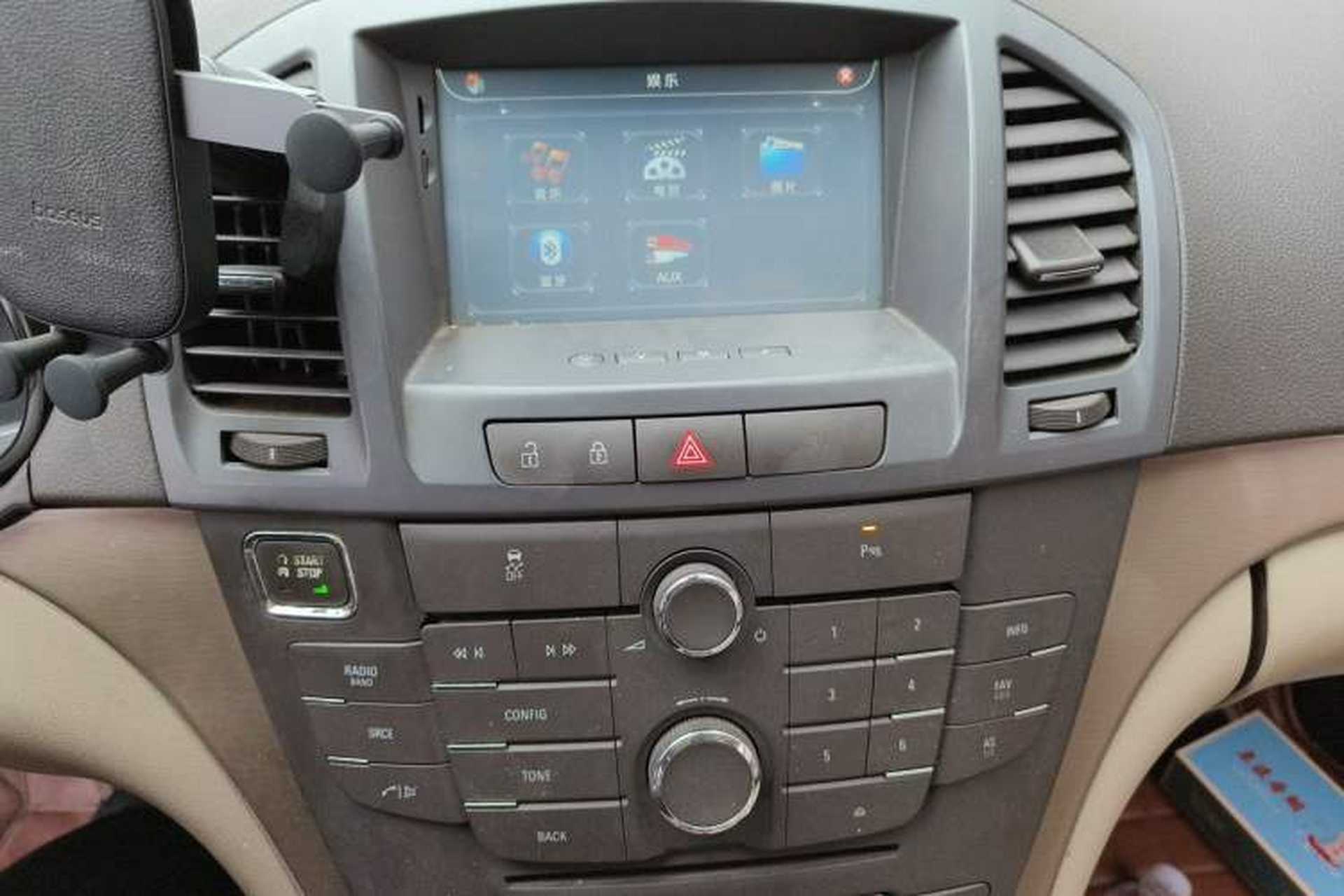 Used Buick Regal 2012 2.0L Luxury Edition Audio And AC Panel
