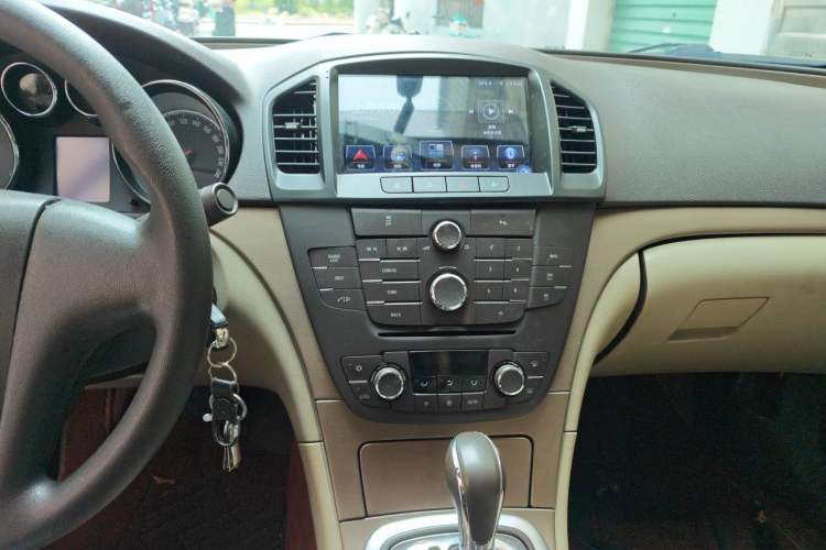 Used Buick Regal 2012 2.0L Comfort Edition Audio And AC Panel