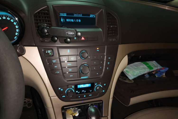 Used Buick Regal 2012 2.0L Luxury Edition Audio And AC Panel