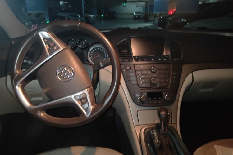 Used Buick Regal 2012 2.0L Luxury Edition Center Console