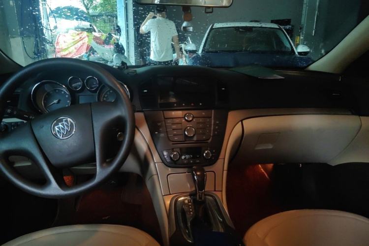 Used Buick Regal 2012 2.0L Comfort Edition Center Console