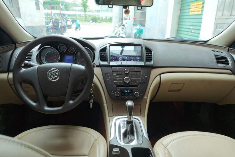 Used Buick Regal 2012 2.0L Comfort Edition Center Console