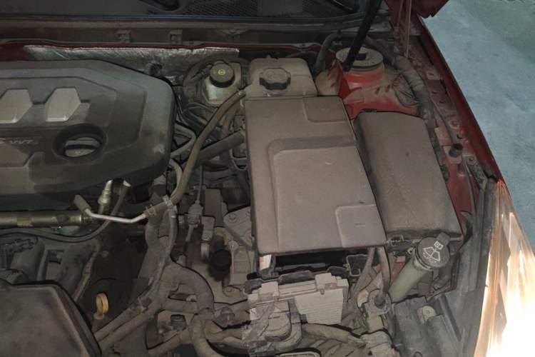 Used Buick Regal 2012 2.0L Comfort Edition Engine Bay Left