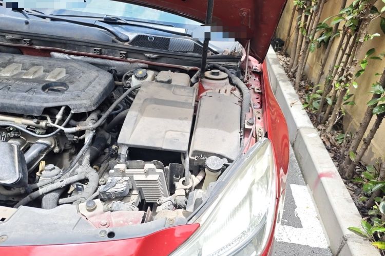 Used Buick Regal 2012 2.0L Comfort Edition Engine Bay Left