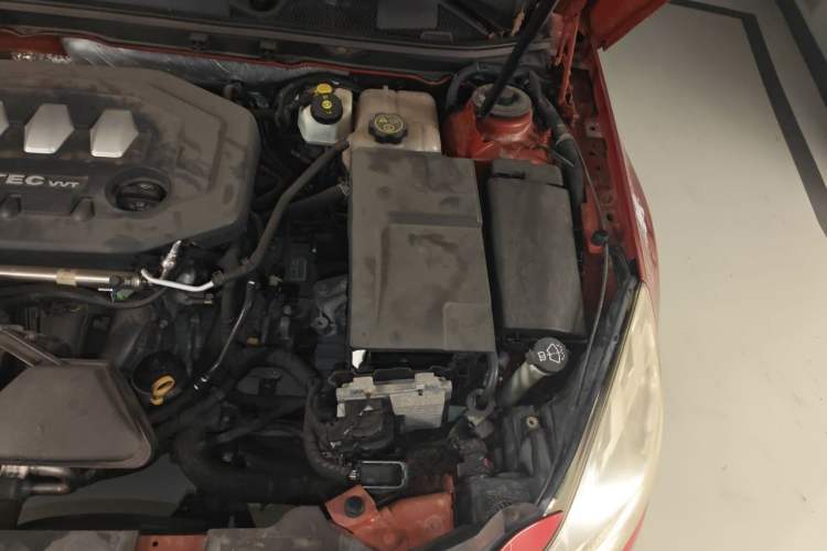 Used Buick Regal 2012 2.0L Comfort Edition Engine Bay Left
