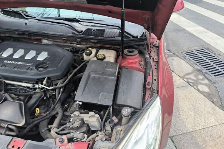Used Buick Regal 2012 2.0L Comfort Edition Engine Bay Left
