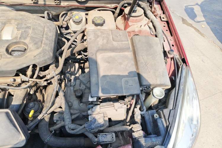 Used Buick Regal 2012 2.0L Comfort Edition Engine Bay Left
