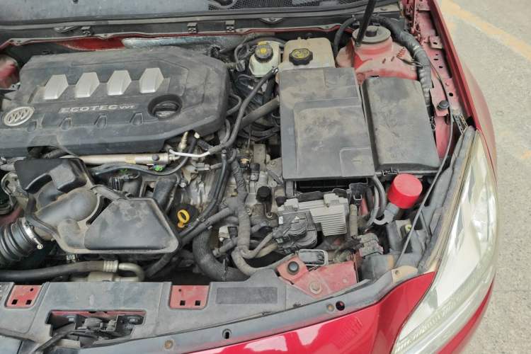 Used Buick Regal 2012 2.0L Comfort Edition Engine Bay Left