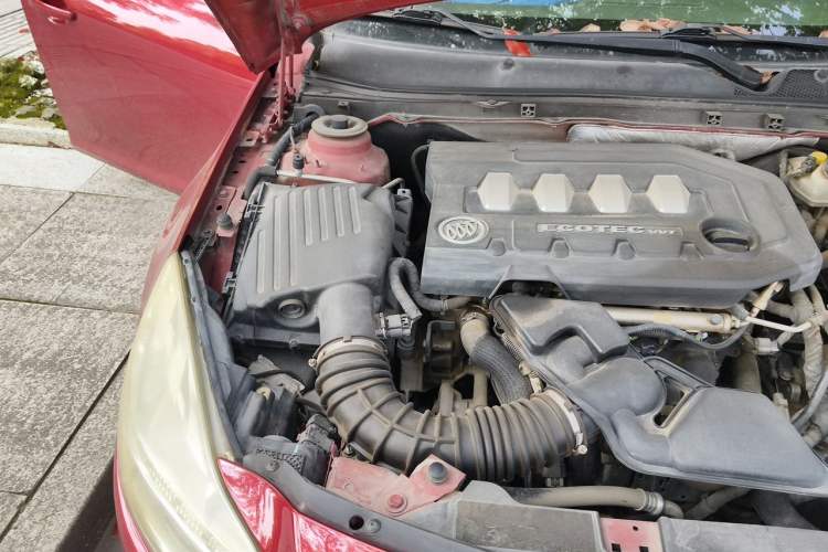 Used Buick Regal 2012 2.0L Comfort Edition Engine Bay Right