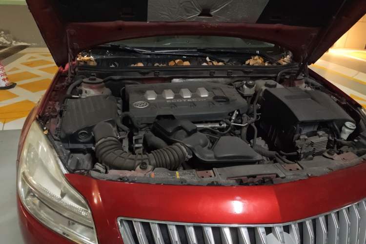 Used Buick Regal 2012 2.0L Comfort Edition Engine Bay Right