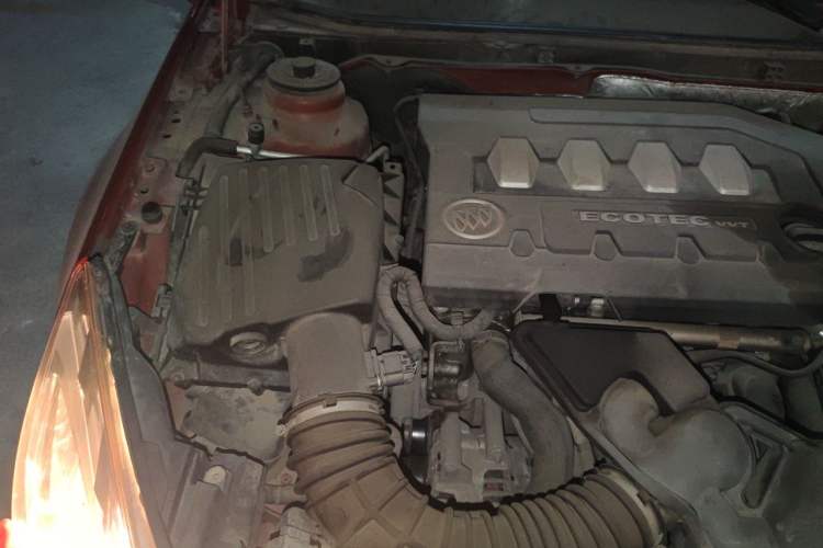 Used Buick Regal 2012 2.0L Comfort Edition Engine Bay Right