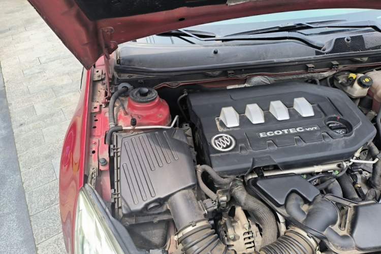 Used Buick Regal 2012 2.0L Comfort Edition Engine Bay Right