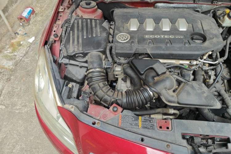 Used Buick Regal 2012 2.0L Comfort Edition Engine Bay Right