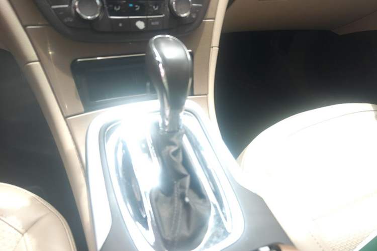 Used Buick Regal 2012 2.0L Comfort Edition Gear Lever