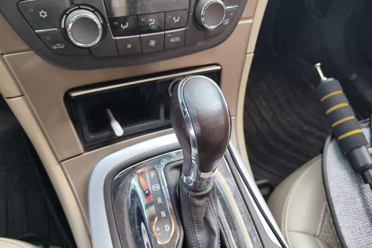 Used Buick Regal 2012 2.0L Comfort Edition Gear Lever