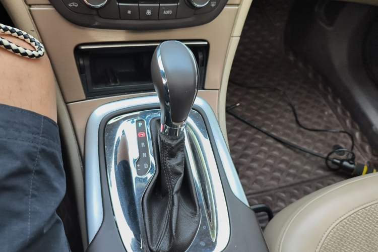 Used Buick Regal 2012 2.0L Comfort Edition Gear Lever