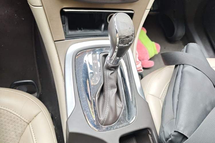 Used Buick Regal 2012 2.0L Comfort Edition Gear Lever