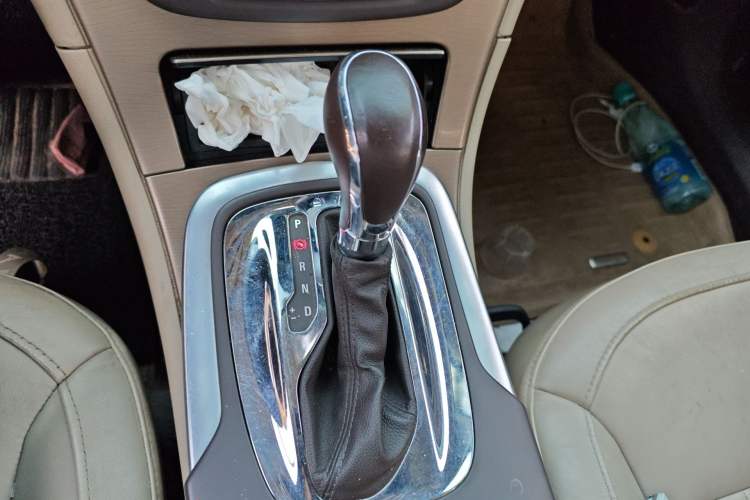 Used Buick Regal 2012 2.0L Luxury Edition Gear Lever