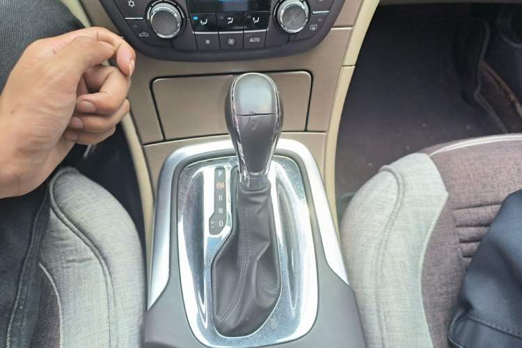 Used Buick Regal 2012 2.0L Comfort Edition Gear Lever